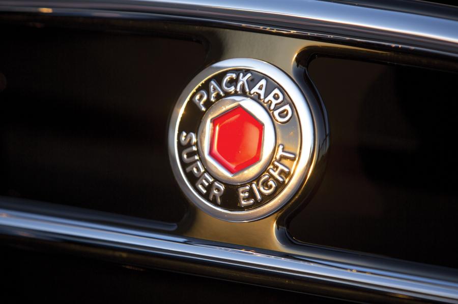  Packard Super 8 Convertible Victoria 1933 года  (фото 9 из 16)
